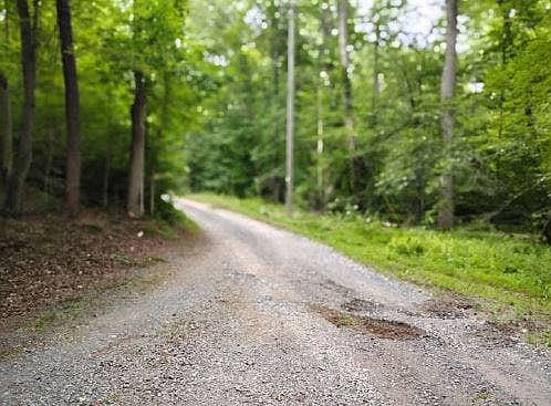 4th image of 850 Valley Dr