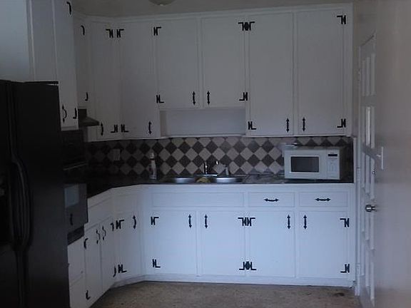 2nd image of 307 W Oakland Ave