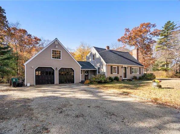 319 Bungy Rd, Scituate, RI 02857