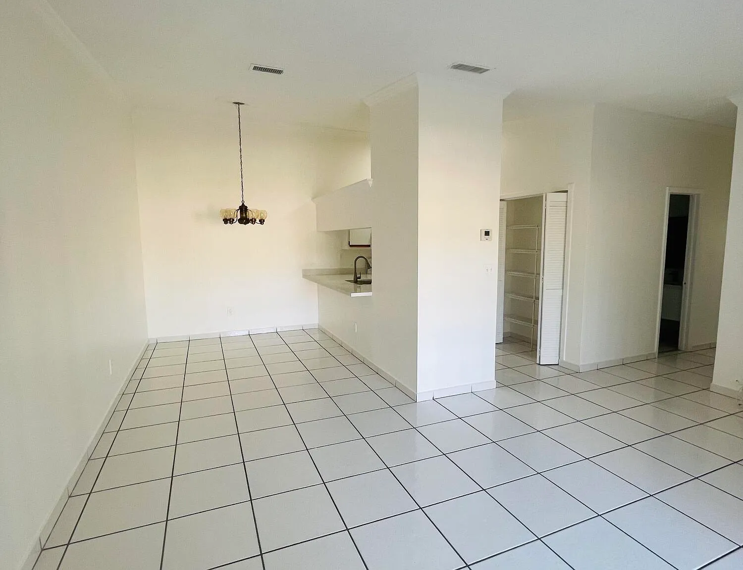3 bed, 2.0 bath, 1100 sqft, $2,500 — Photo 4