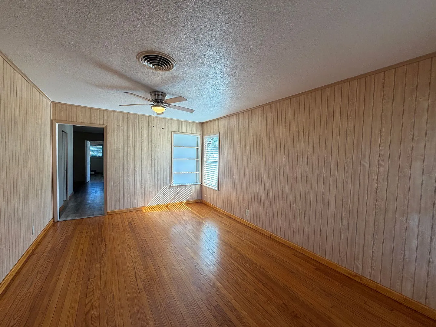 3 Bedroom 2 Bath In Collier Park — Photo 4