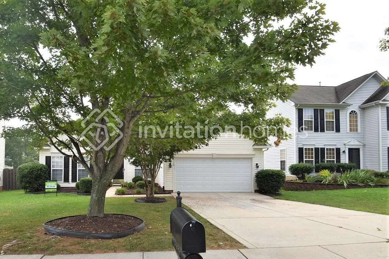 6228 Underwood Ave Charlotte, NC 28213 — Photo 1