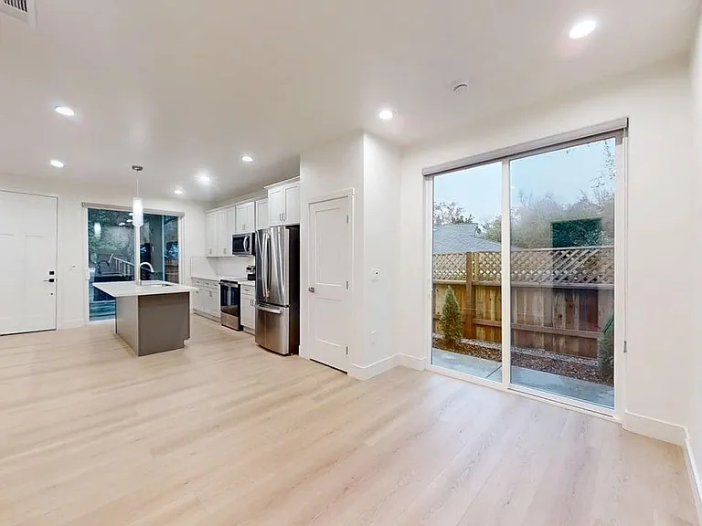 8404 Ascolano Ave — Photo 28