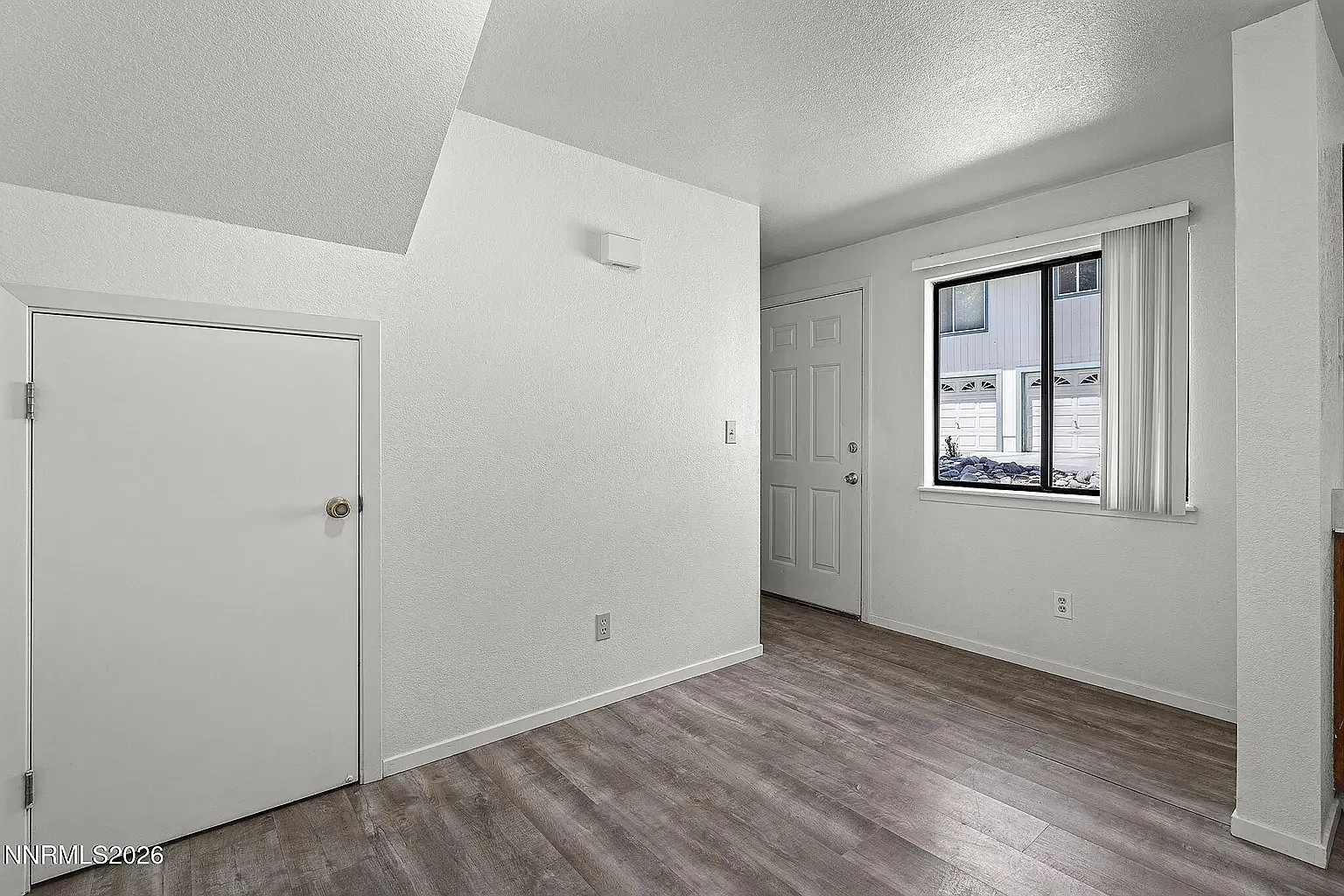 3 bed, 2.5 bath, 1235 sqft, $2,100 — Photo 4