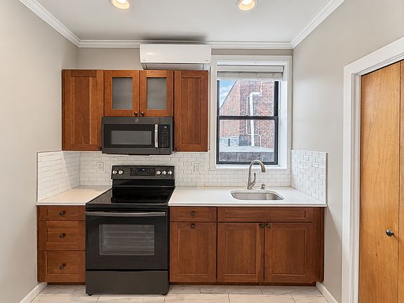 5th image of 53-55 Bank St #304