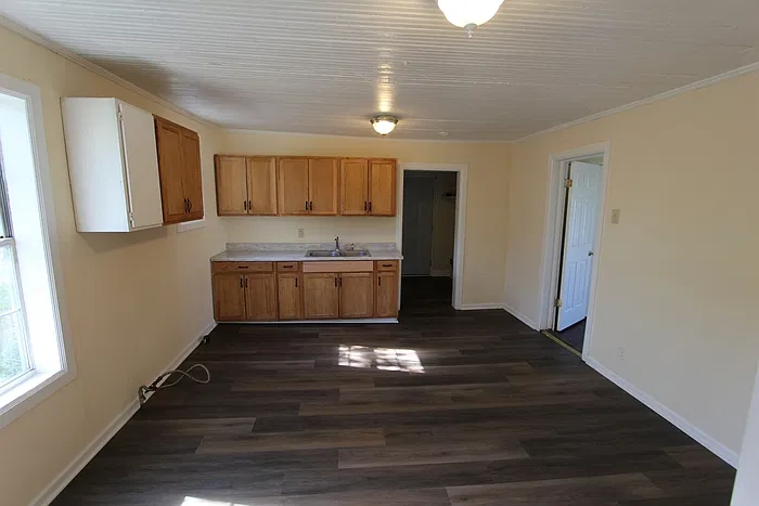 2 bed, 1.0 bath, 728 sqft, $1,200 — Photo 3
