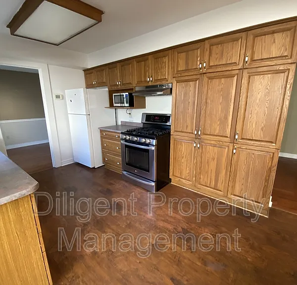 1103 Huntington Cir #PROPERTY — Photo 6