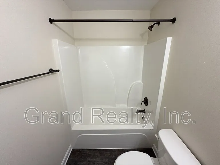 4025 Brittany Ln — Photo 14