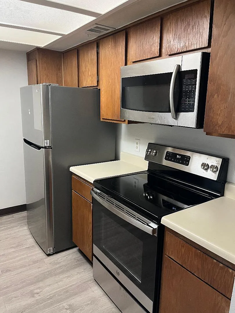 Building Photo - 2820 S Bartell Dr #37