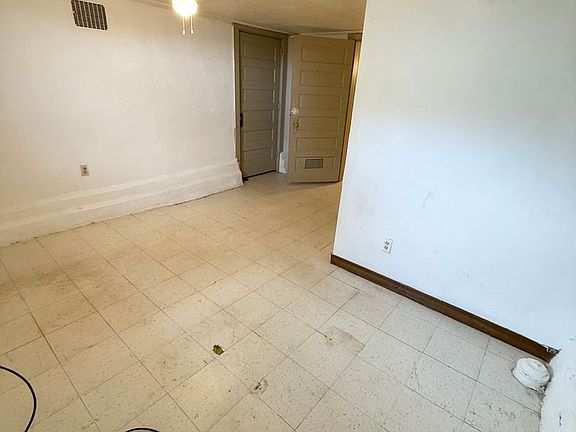 4th image of 2103 Nebraska St #7