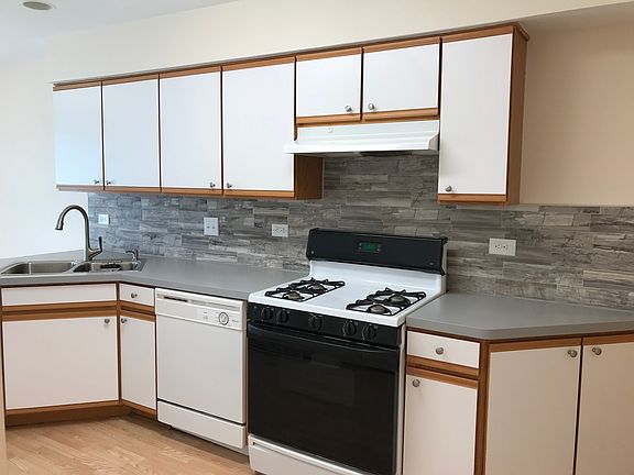 4th image of 2558 Dickens Dr