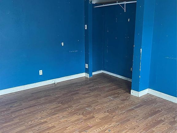 4th image of 253 Wachtel Ave