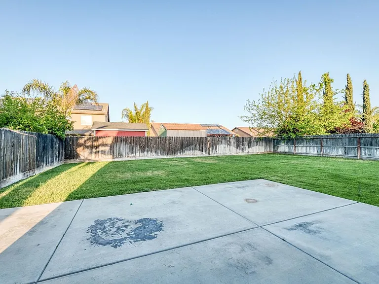 551 S Kona Ave — Photo 21