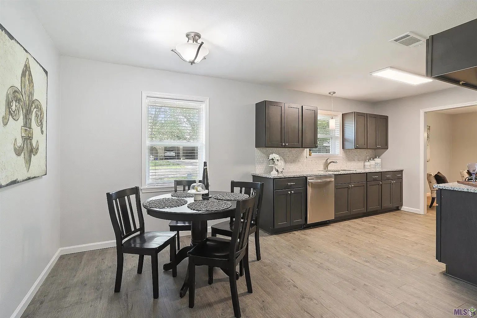 4 bed, 2.5 bath, 2209 sqft, $2,500 — Photo 4