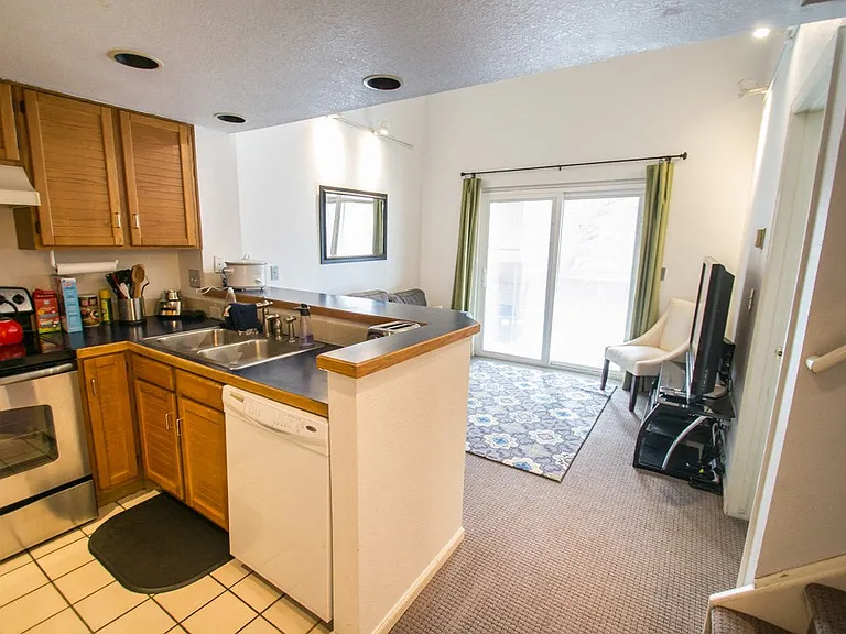 935 Broadway St. #203 — Photo 4