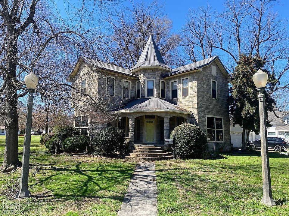1st image of 404 SW 3rd St