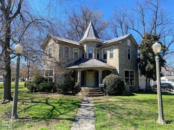 404 SW 3rd St, Walnut Ridge, AR 72476