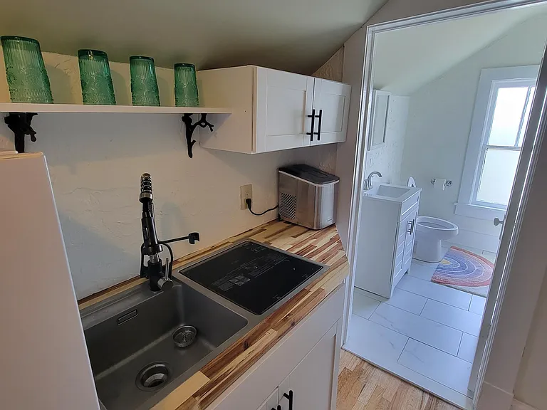 902 S Main St #B — Photo 6