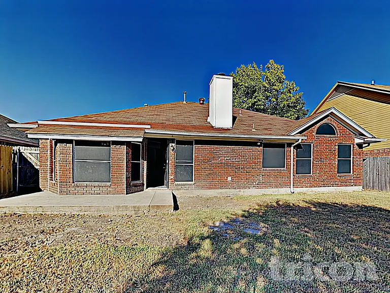 2851 Linden Ln — Photo 16