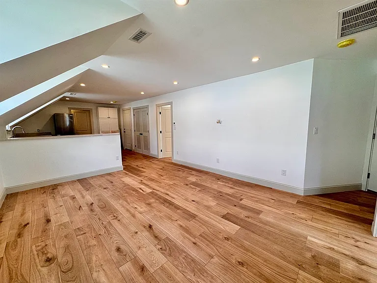 7 Hardy St #2 — Photo 4