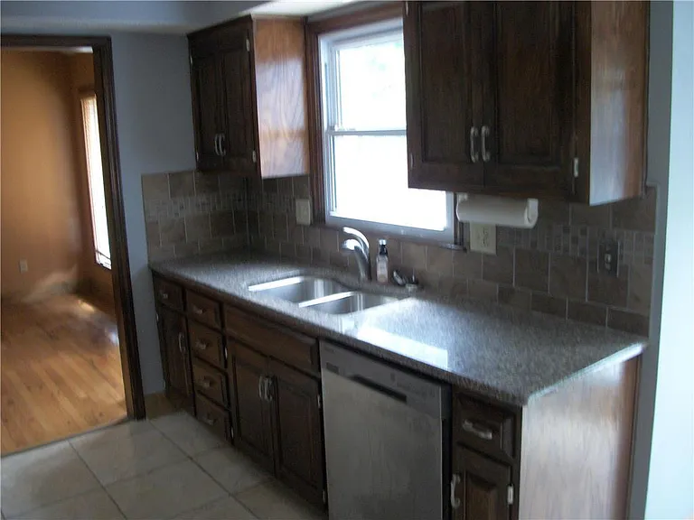 9307 Greenway Ln — Photo 10