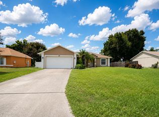 491 SE Starflower Ave, Port Saint Lucie, FL 34983