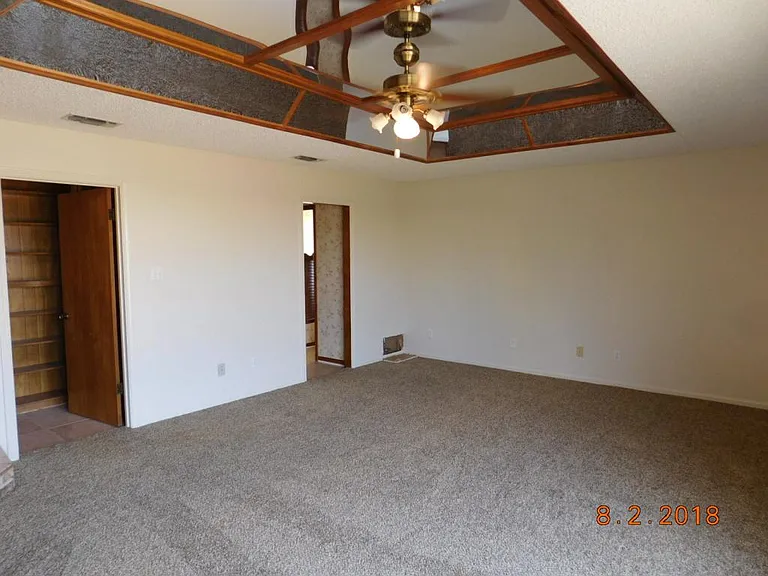 2315 E Highway 190 — Photo 27