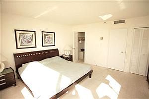 5th image of 2555 Collins Ave APT 305