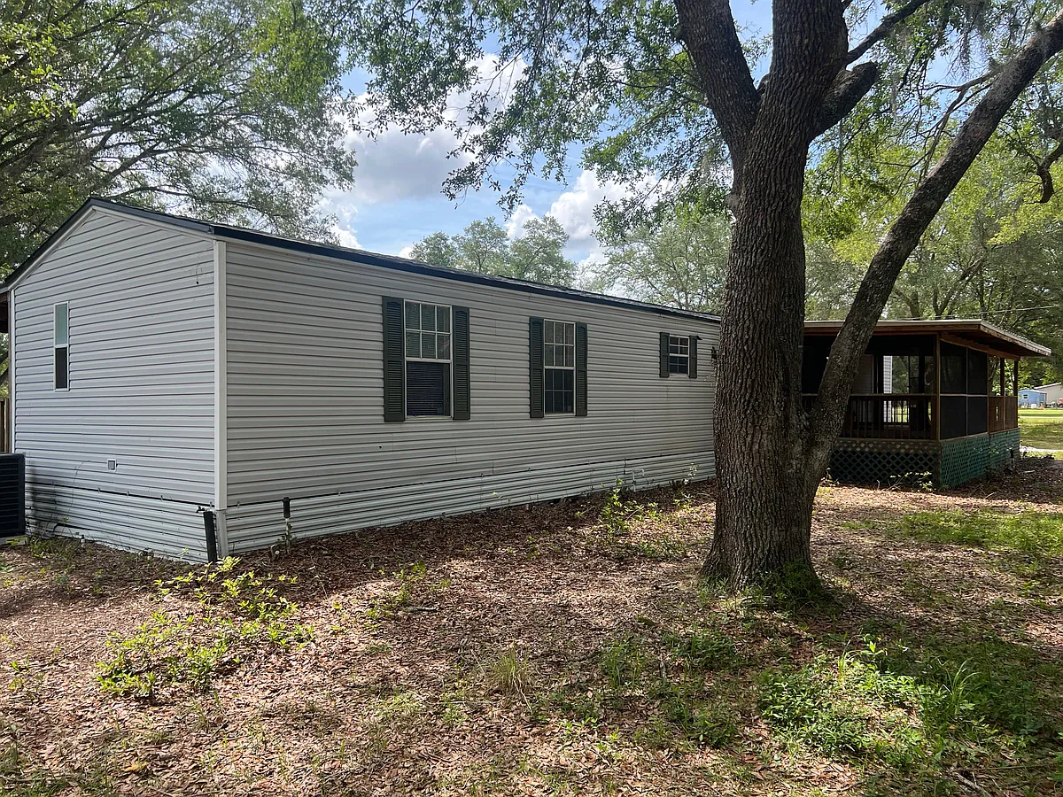 Building Photo - 2025 Crestview Ct