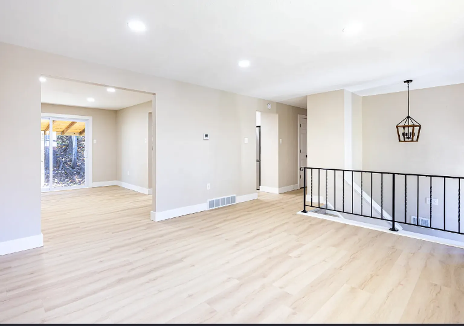 Updated 3 bedroom/2 bathroom home in Penn Hills! — Photo 2