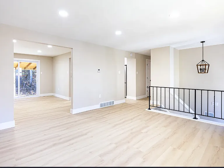 476 Fielding Dr — Photo 2