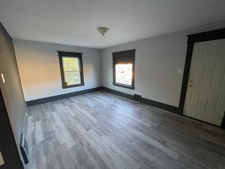 1209 N Main St — Photo 14
