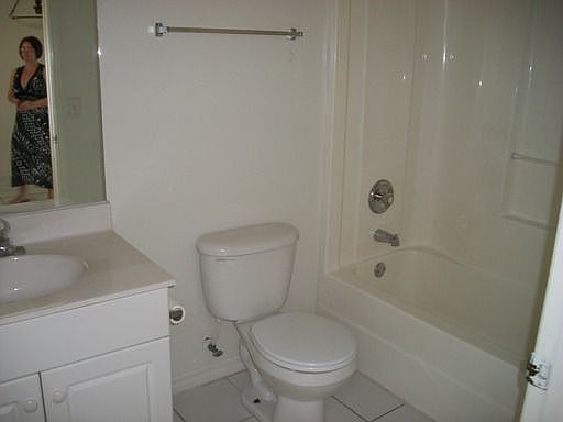 3rd image of 514 NE 24th Pl APT 22