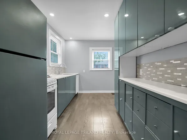 122 Centre St #1, Saint Thomas, ON N5R 2Z9