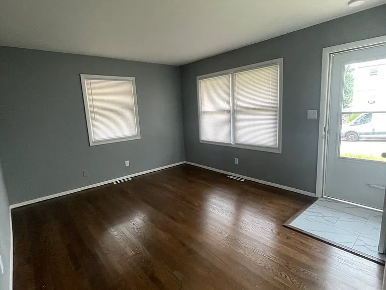 20 Yates St — Photo 6