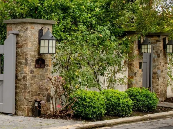 66 Barry Ln, Atherton, CA 94027