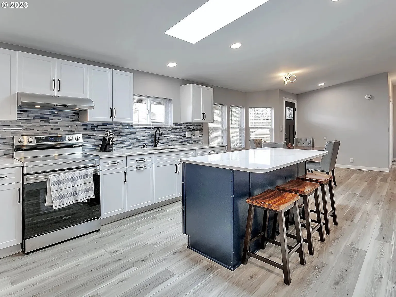 4 bed, $750 — Photo 1
