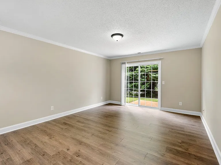 10 Whitfield Way — Photo 5