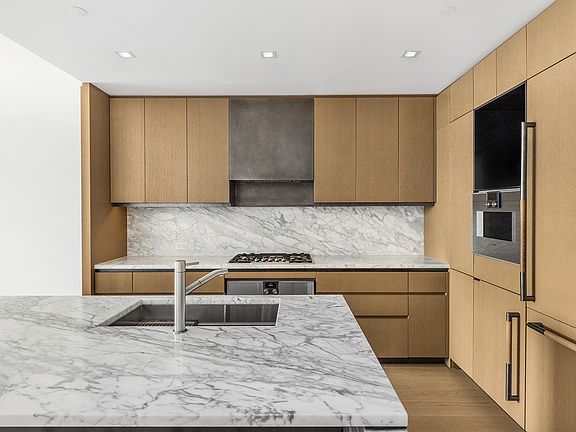 4th image of 555 W 22nd St #5FW
