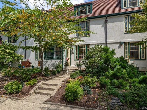 306 Burns Street, Forest Hills, NY 11375