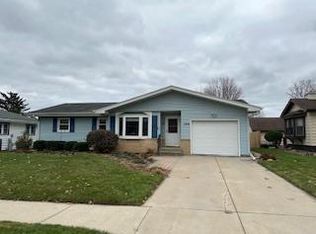 104 6th St, Waunakee, WI 53597