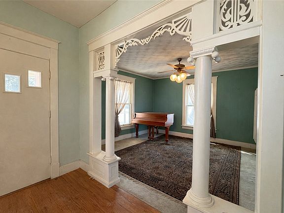 3rd image of 305 Polk Ave