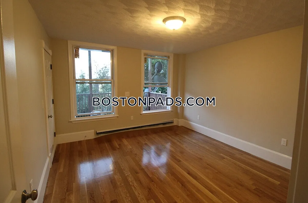 Building Photo - 125 Princeton St #2