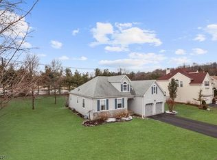 56 Byron Dr, Phillipsburg, NJ 08865