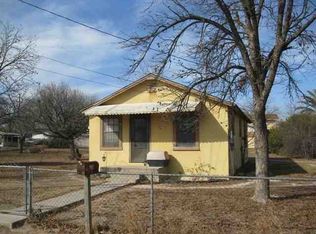 903 W 2nd St, Del Rio, TX 78840