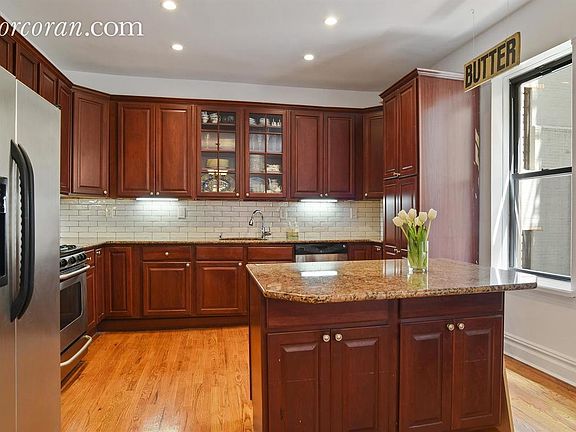 5th image of 225 Eastern Pkwy APT 2E
