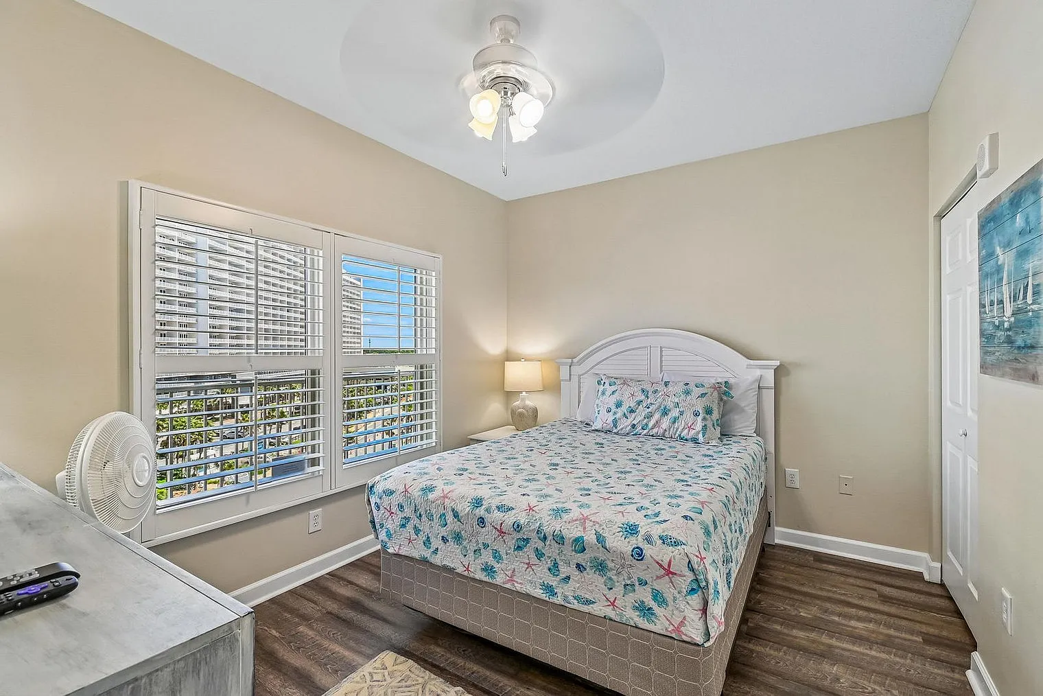 2 bed, 3.0 bath, 1184 sqft, $4,131 — Photo 4