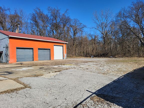 2nd image of 1343 Fort Campbell Blvd