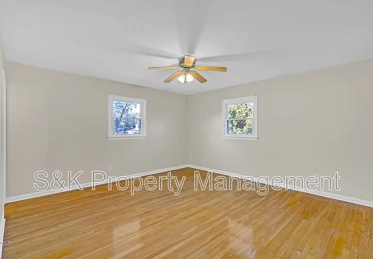 350 Hughes Dr — Photo 20