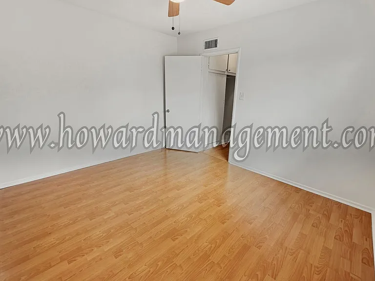 3717 Los Feliz — Photo 4